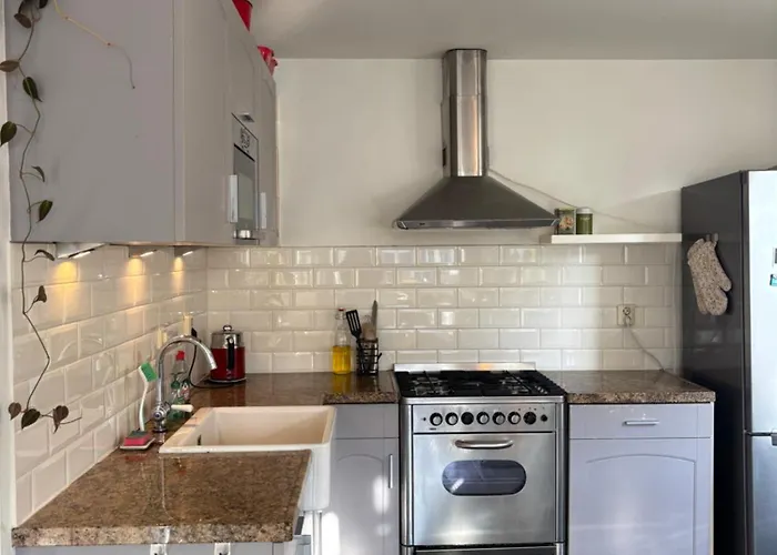 Lovely Center Apartment